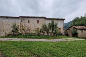 Rustico di elevate dimensioni