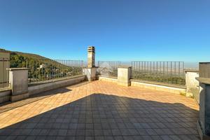 3 LOCALI A MONTE COMPATRI