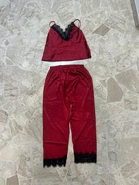 tuta elegante rossa con pizzo, taglia M. nuova.