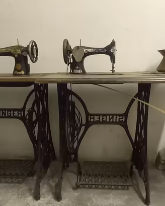 Coppia di macchine da cucire Singer anni '20