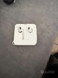 EarPods con jack Lightning o 3.5 mm)