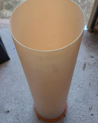 tubo in plastica con tappo