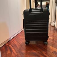 Trolley cabina ETERNITY rigido nero,  nuovo.