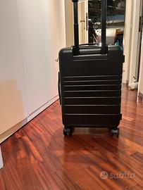 Trolley cabina ETERNITY rigido nero,  nuovo.