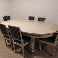 Tavolo antico con sedie