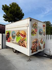 Rimorchio allestito per friggitoria e panini