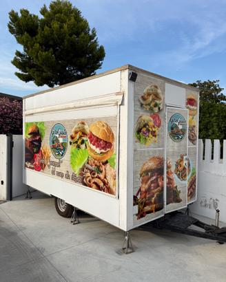 Rimorchio allestito per friggitoria e panini