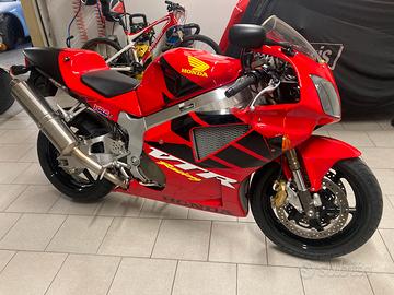 Honda VTR SP1 unica solo  2600 km