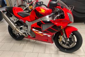 Honda VTR SP1 unica solo  2600 km