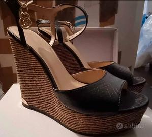 sandali con zeppa 