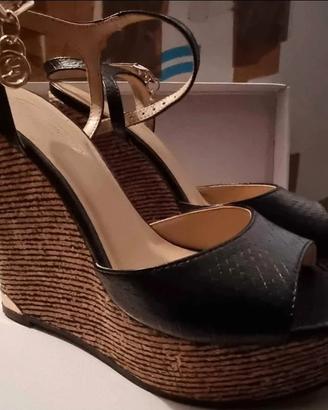 sandali con zeppa 