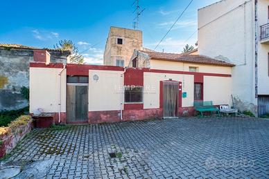Casa semi-indipendente da ristrutturare