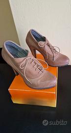 Scarpe con tacchi in pelle