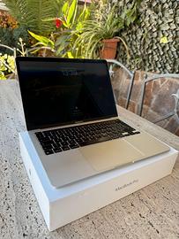 MacBook Pro 13" - Chip Apple M1, 16 GB RAM, 1TB SS