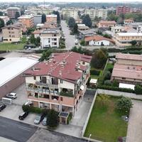 Trilocale terrazzo cantina posto auto box 90 mt