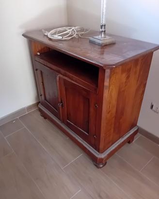 Mobili e vetrine in legno