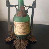 Antico  portabottiglie in ferro battuto. La bottig