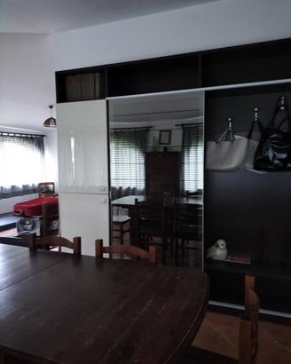 Tavolo piu parete attrezzata camera da letto cucin