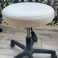 Sgabello girevole con ruote
