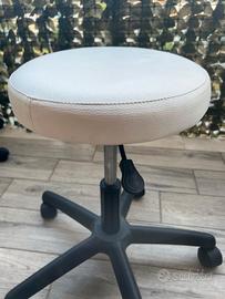 Sgabello girevole con ruote