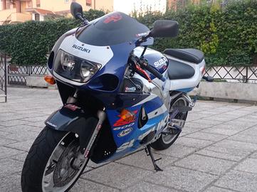 SUZUKI GSX 600 R