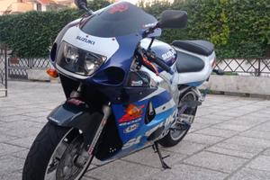 SUZUKI GSX 600 R