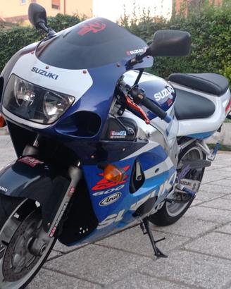 SUZUKI GSX 600 R