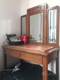 Scrivania con piano in marmo e specchiera in legno