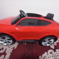 auto Audi per bbini rossa usata per 3 mesi 