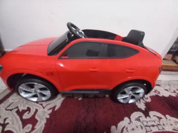 auto Audi per bbini rossa usata per 3 mesi 