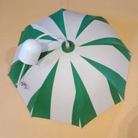 lampadario ad ombrello di stoffa.