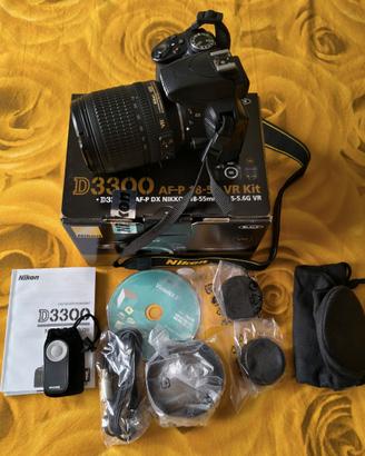Fotocamera Nikon D3300 + obiettivo 18-105 VR