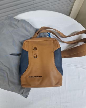 Borsello uomo Piquadro. 