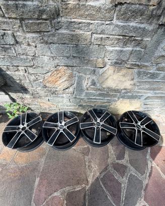 4 cerchi  in lega 16” MOMO Strike 2