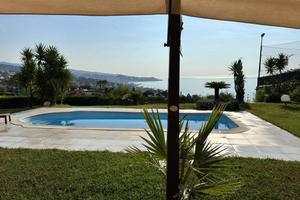 Villa di 900 m² con più di 5 locali e box auto dop
