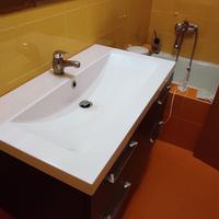 mobile pensile da bagno con lavabo