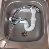 lavello cucina con miscelatore