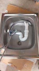 lavello cucina con miscelatore