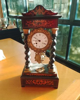 Orologio a pendolo antico