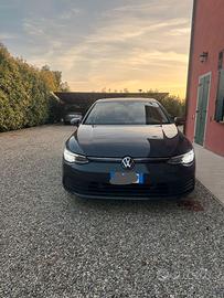 GOLF 8 TGI
