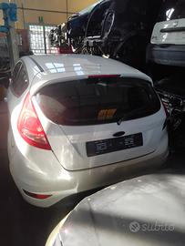 FORD FIESTA ANNO 2011  PORTELLONE E PARAURTI POST