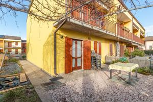 VILLA A SCHIERA A BUSSOLENGO