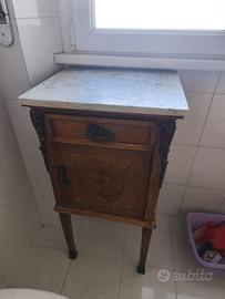 Comodino con Piano in Marmo