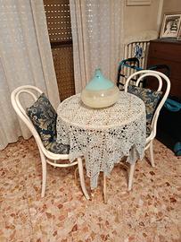 tavolino e due sedie 