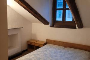 Spazioasa mansarda arredata