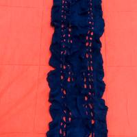 Sciarpa blu da donna con frange e tagli