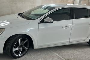 Volvo v 60 r-design automatica