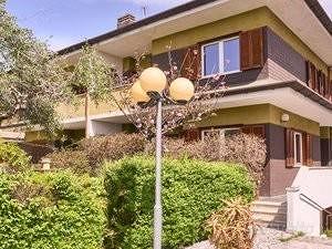 Villa di 407 m² con più di 5 locali e box auto dop