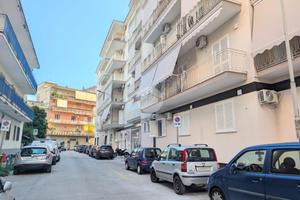 3 LOCALI A MELITO DI NAPOLI