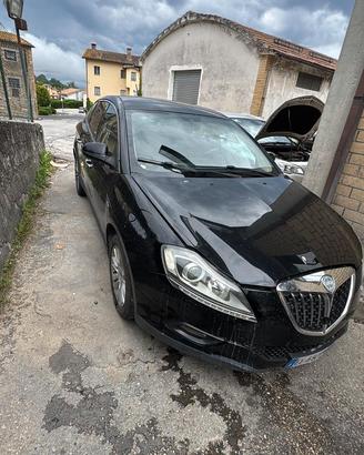 Lancia deta 2010 con gancio traino